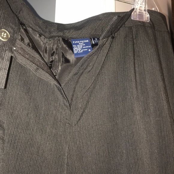 Evan-Picone Suit with scarf - Picture 11 of 15